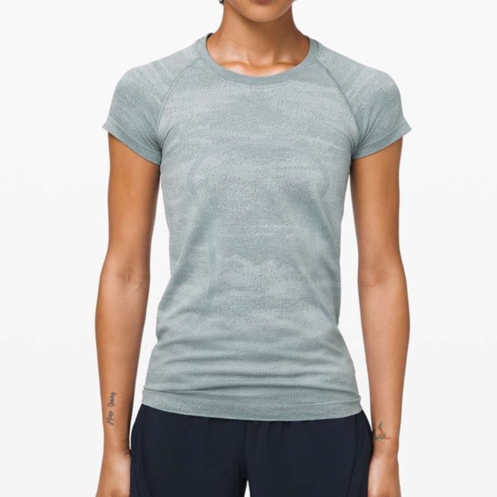 lululemon athletica Women's Short Sleeve Tee in Light Gray